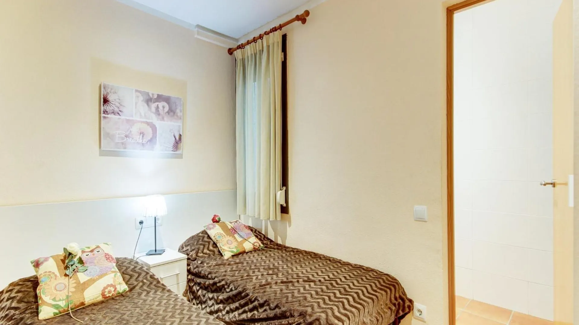 Apartment In Central Location Roses